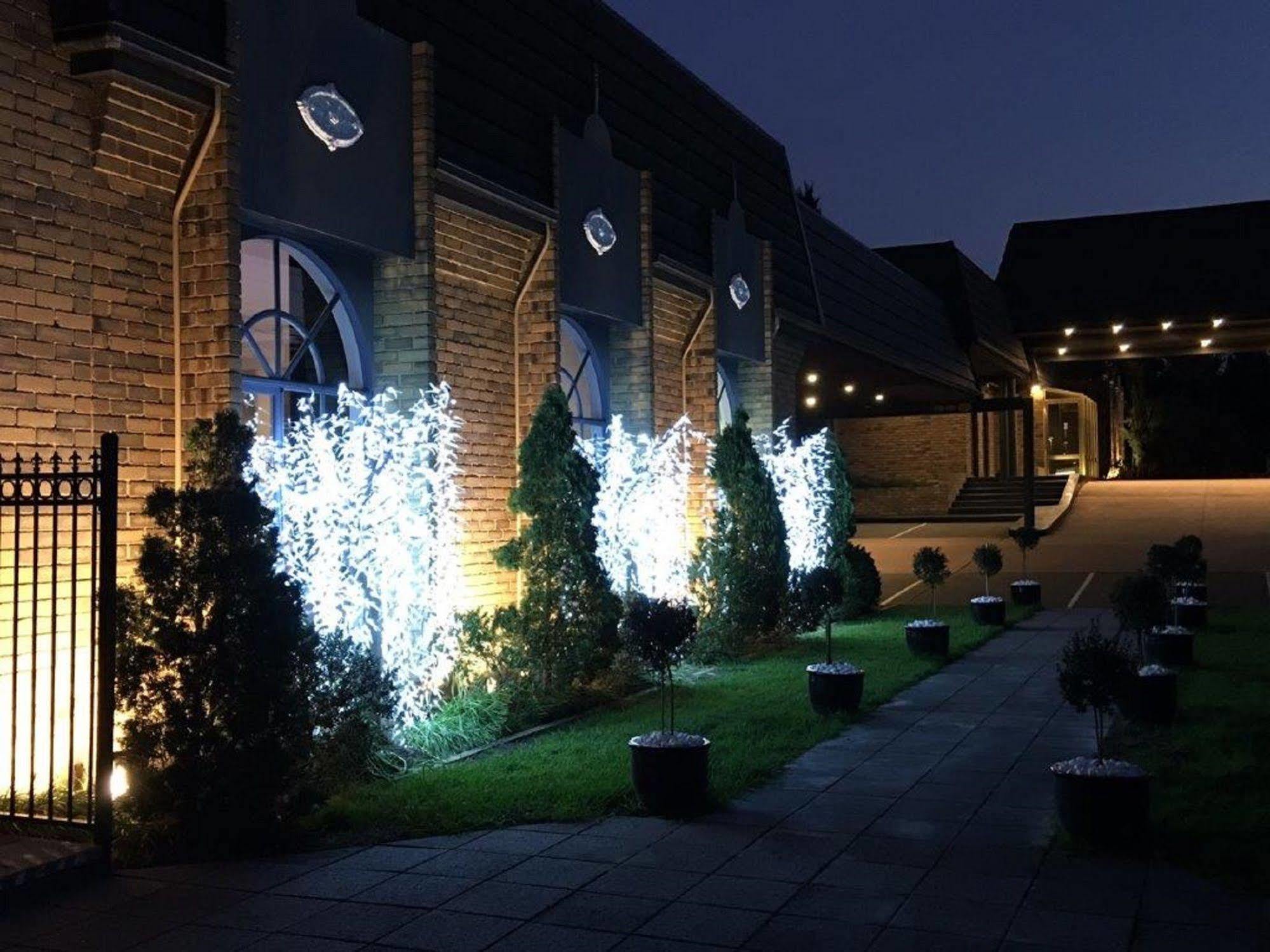 ロウヴィル インターナショナル ホテル Rowville エクステリア 写真